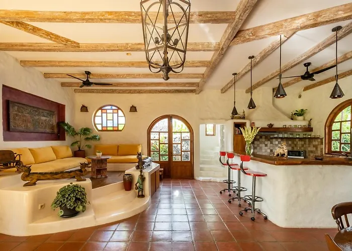 Villa Casa Mila - 4br Luxury Family 5 Min From - Bali Canggu