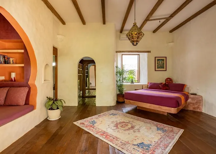 Casa Mila - 4br Luxury Family 5 Min From - Bali Villa Canggu