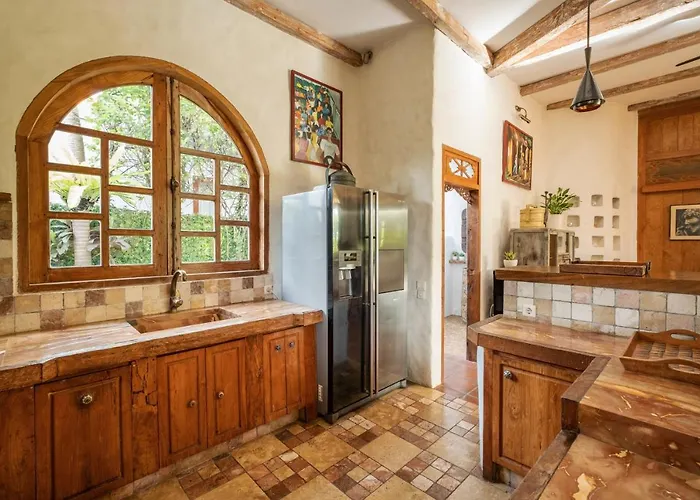 Casa Mila - 4br Luxury Family 5 Min From - Bali Canggu