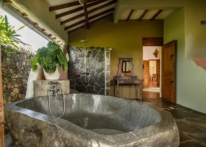 Casa Mila - 4br Luxury Family 5 Min From - Bali Villa *