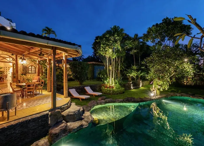 Casa Mila - 4br Luxury Family 5 Min From - Bali Canggu